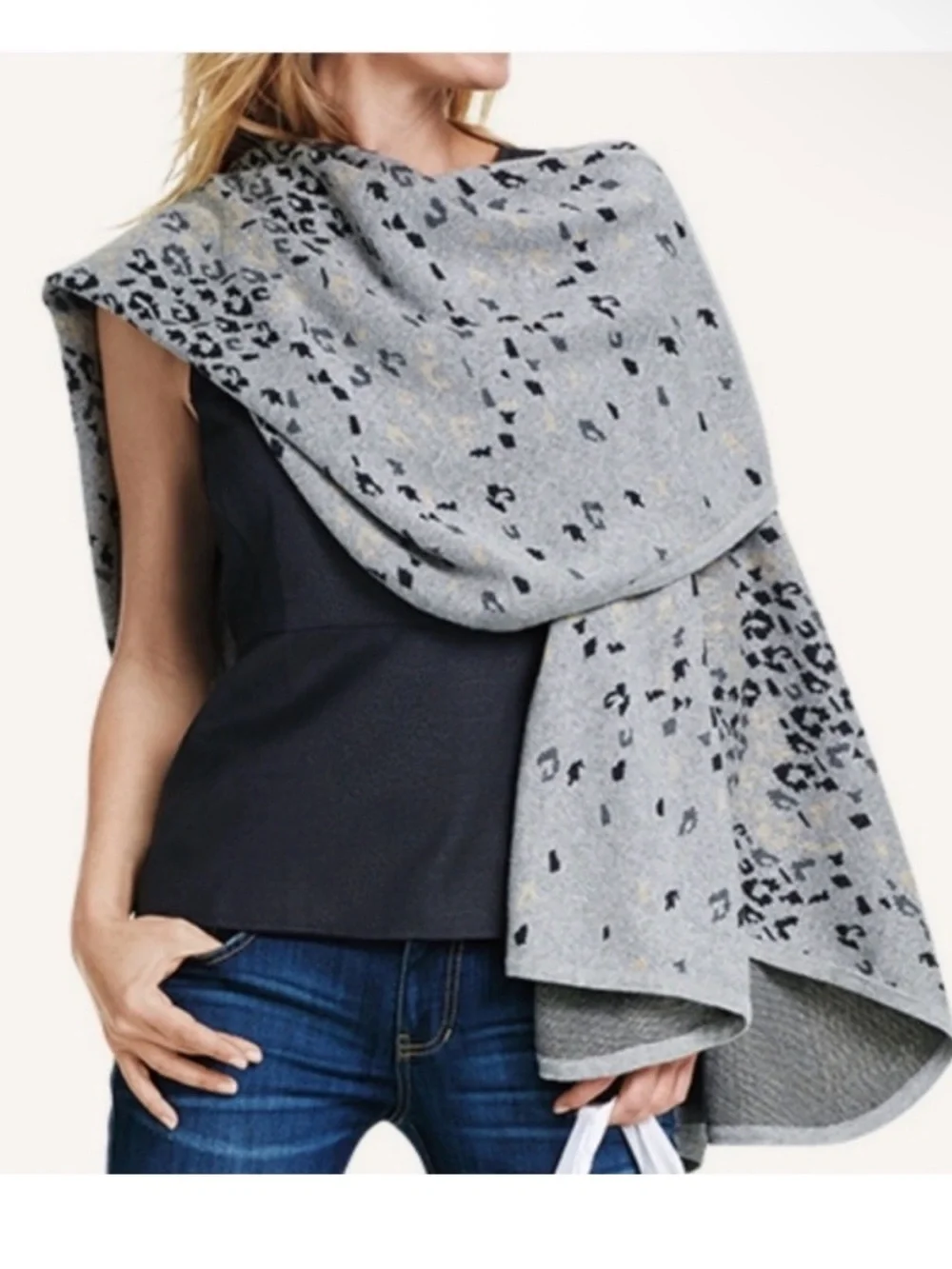 CABI Neutral Grey Cozy Chic GiGi Animal Print Knit Layering Wrap One Size